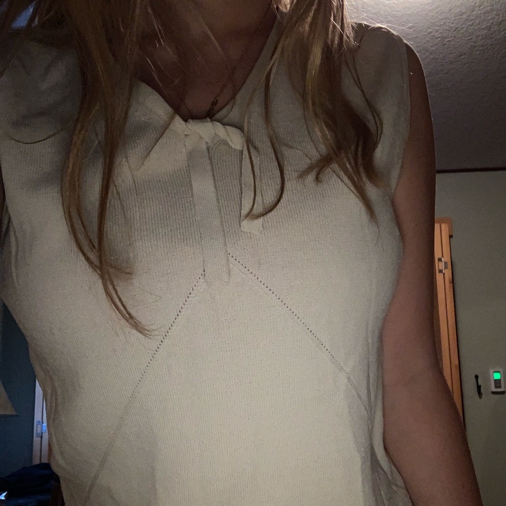 Cute and simple cream colored tank top with a bow